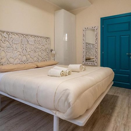 Room With Independent Entrance - Termini/Aquarium Рим Екстер'єр фото
